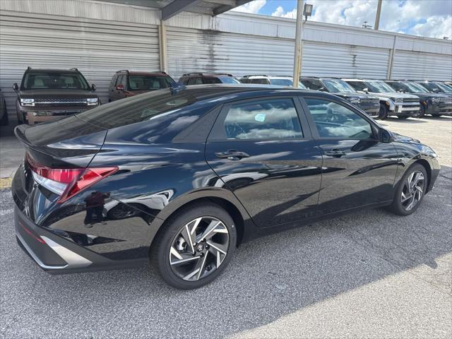 Photo of 2025 Abyss Black Hyundai ELANTRA