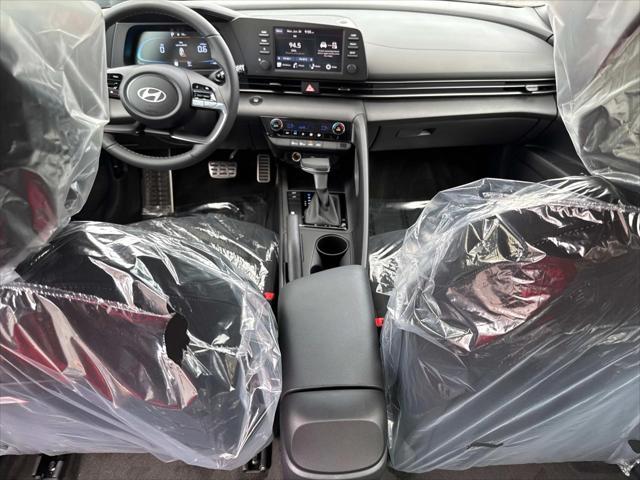 Photo of 2025 Ecotronic Gray Hyundai ELANTRA
