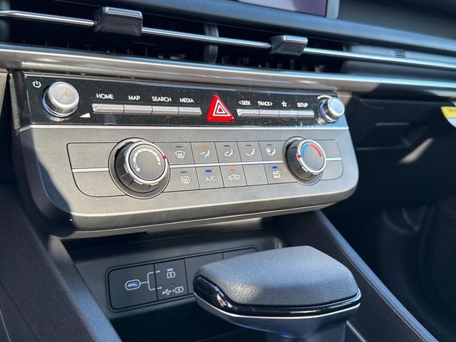 Photo of 2025 Phantom Black Hyundai SANTA CRUZ