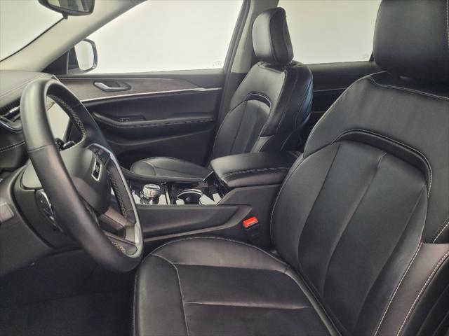 Photo of 2022 Bright White Clearcoat Jeep Grand Cherokee L