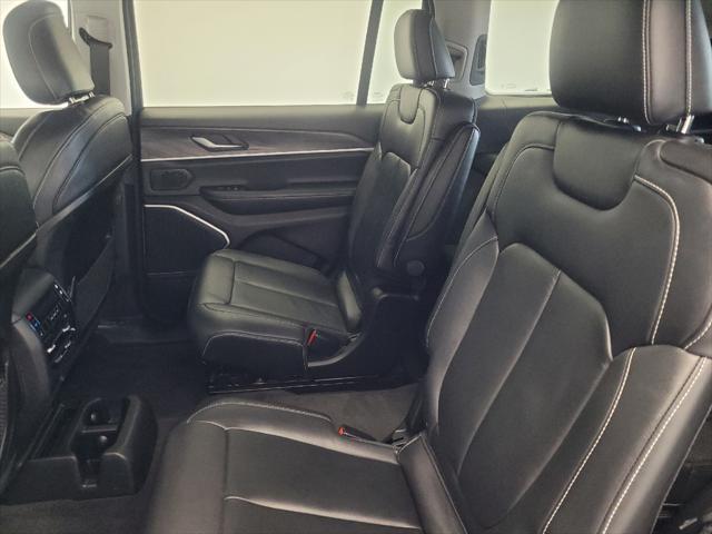 Photo of 2022 Bright White Clearcoat Jeep Grand Cherokee L