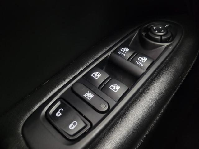 Photo of 2019 Diamond Black Crystal Pearlcoat Jeep Compass