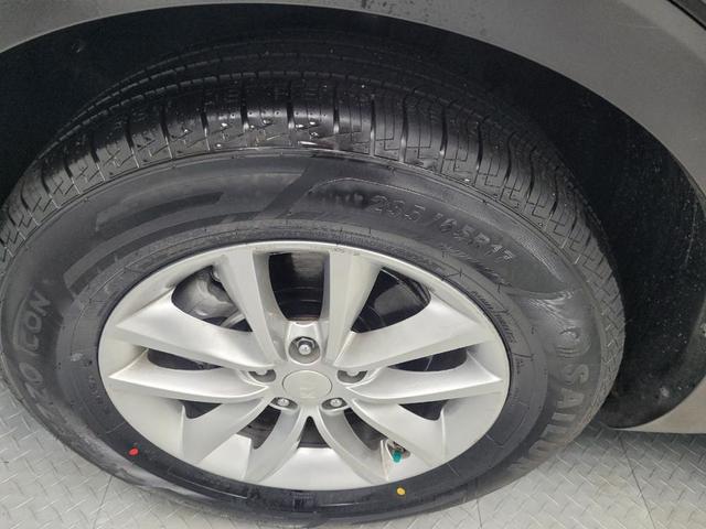 Photo of 2017 Ebony Black Kia Sorento