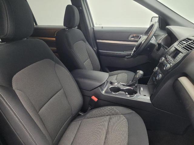 Photo of 2018 White Ford Explorer