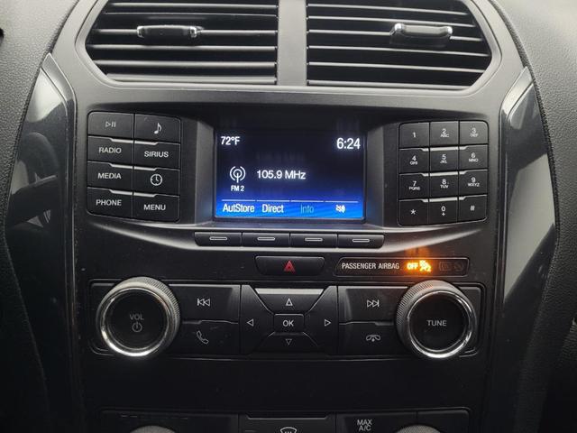 Photo of 2018 White Ford Explorer