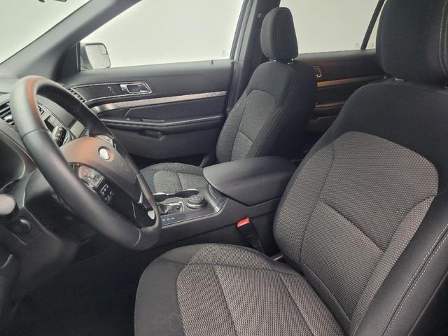 Photo of 2018 White Ford Explorer