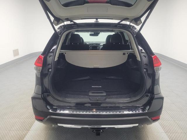 Photo of 2018 Magnetic Black Nissan Rogue