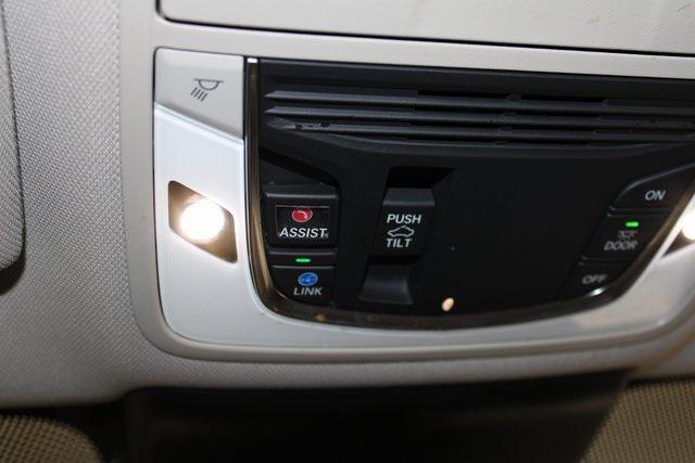 Photo of 2022 sparkle silver met Acura TLX