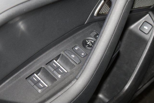 Photo of 2022 sparkle silver met Acura TLX