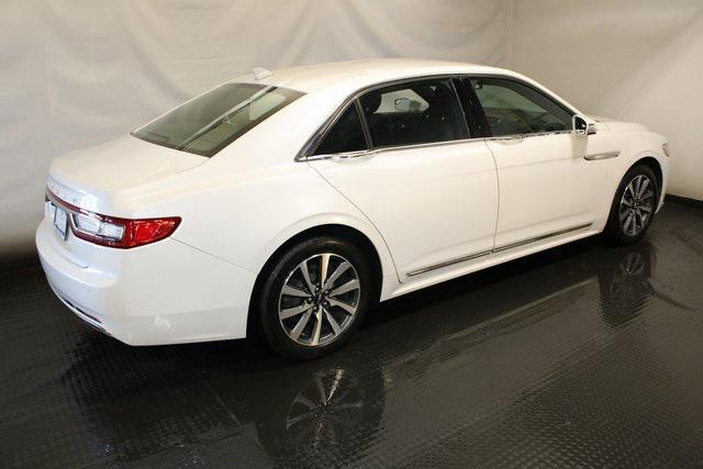 Photo of 2018 White Platinum Lincoln Continental