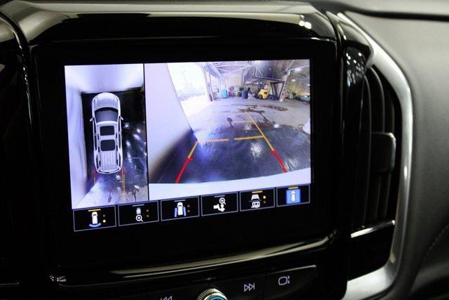 Photo of 2022 Iridescent Pearl Tricoat Chevrolet Traverse