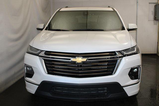 Photo of 2022 Iridescent Pearl Tricoat Chevrolet Traverse