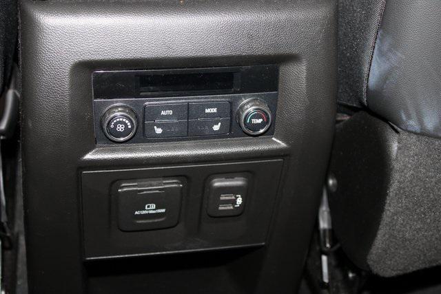 Photo of 2022 Iridescent Pearl Tricoat Chevrolet Traverse