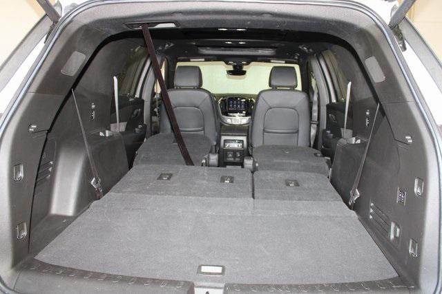 Photo of 2022 Iridescent Pearl Tricoat Chevrolet Traverse