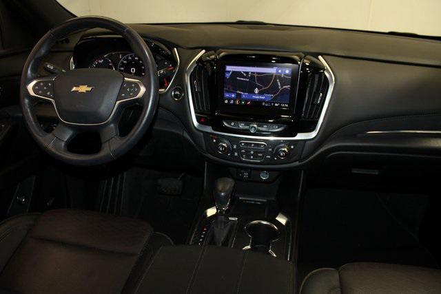 Photo of 2022 Iridescent Pearl Tricoat Chevrolet Traverse