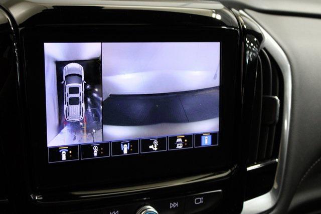 Photo of 2022 Iridescent Pearl Tricoat Chevrolet Traverse
