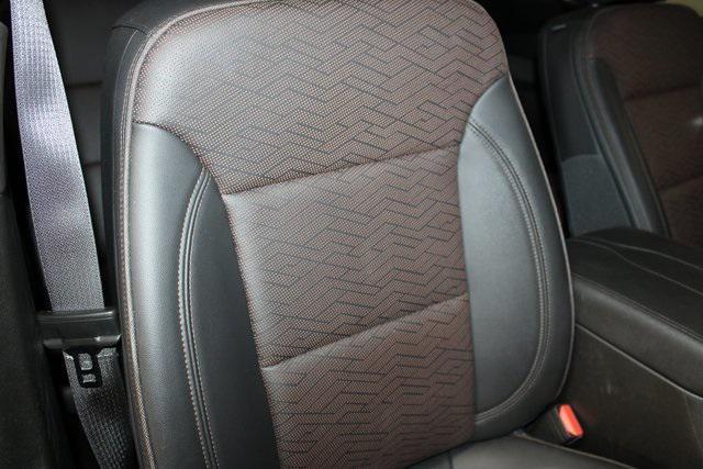 Photo of 2022 Iridescent Pearl Tricoat Chevrolet Traverse