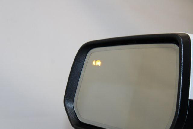 Photo of 2022 Iridescent Pearl Tricoat Chevrolet Traverse