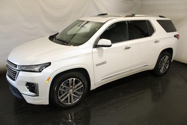 Photo of 2022 Iridescent Pearl Tricoat Chevrolet Traverse