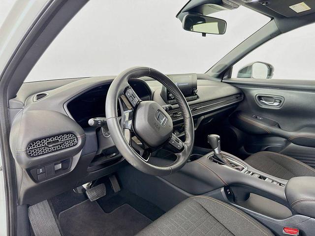 Photo of 2024 Platinum White Pearl Honda HR-V
