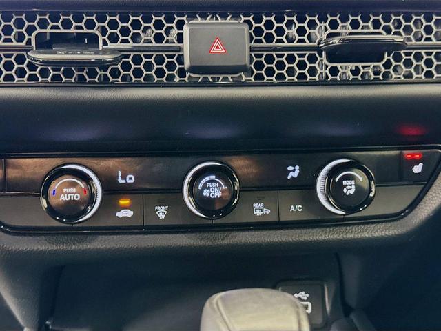 Photo of 2024 Platinum White Pearl Honda HR-V