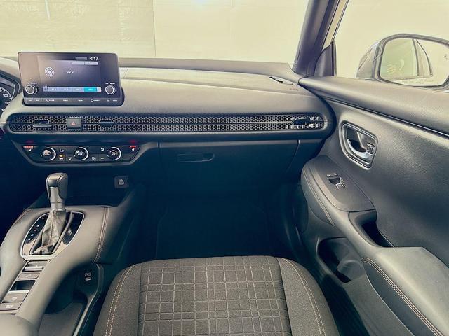 Photo of 2024 Platinum White Pearl Honda HR-V