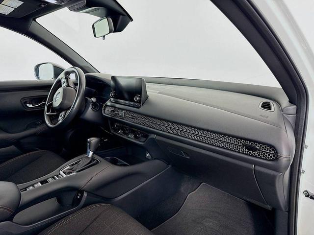 Photo of 2024 Platinum White Pearl Honda HR-V