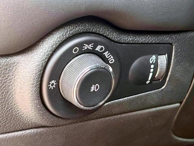 Photo of 2023 White Dodge Durango