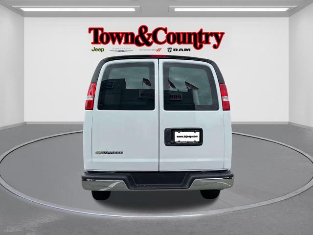 Photo of 2022 White Chevrolet Express 2500