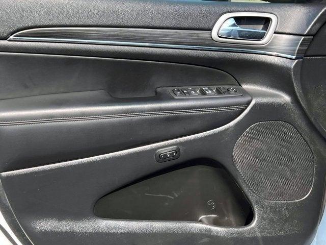 Photo of 2022 White Jeep Grand Cherokee WK