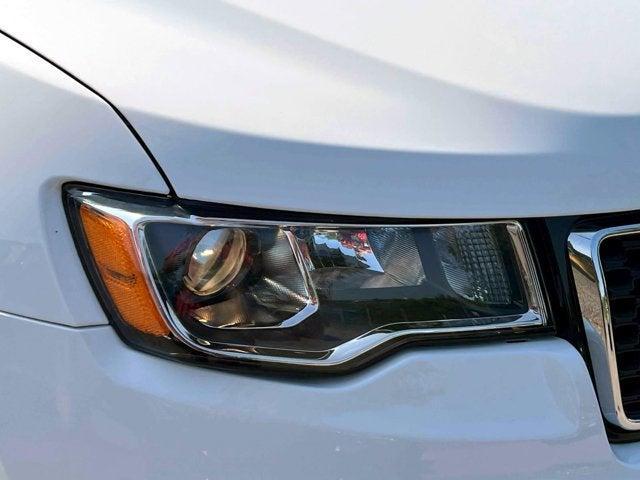 Photo of 2022 White Jeep Grand Cherokee WK