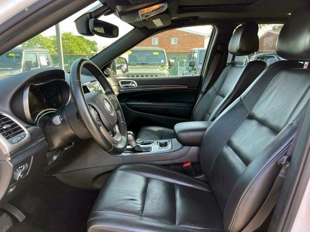 Photo of 2022 White Jeep Grand Cherokee WK