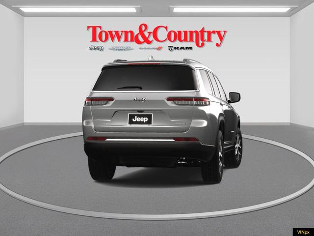 Photo of 2025 Silver Zynith Jeep Grand Cherokee L