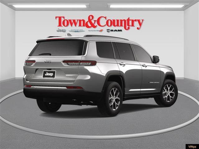 Photo of 2025 Silver Zynith Jeep Grand Cherokee L