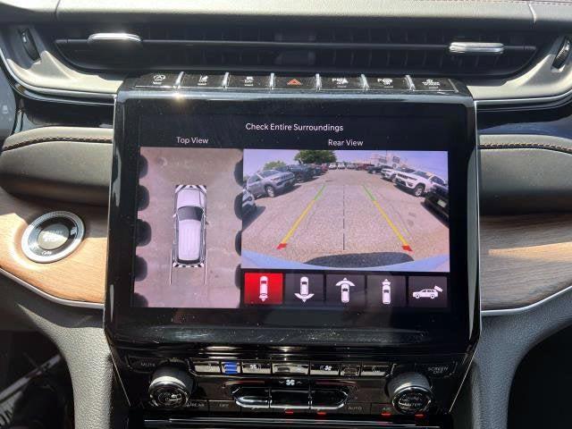 Photo of 2022 Bright White Clearcoat Jeep Grand Cherokee