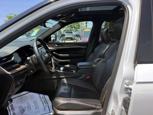 Photo of 2022 Bright White Clearcoat Jeep Grand Cherokee