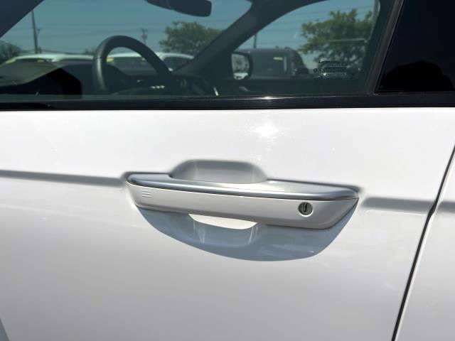 Photo of 2022 Bright White Clearcoat Jeep Grand Cherokee