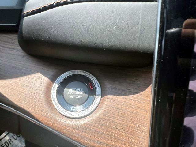 Photo of 2022 Bright White Clearcoat Jeep Grand Cherokee