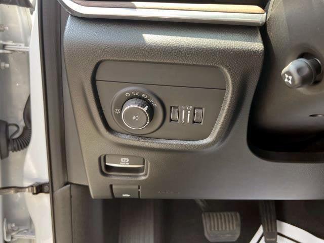 Photo of 2022 Bright White Clearcoat Jeep Grand Cherokee
