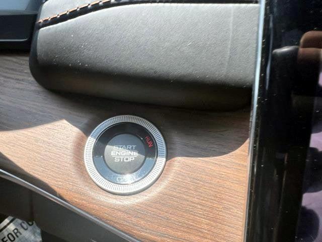 Photo of 2022 Bright White Clearcoat Jeep Grand Cherokee