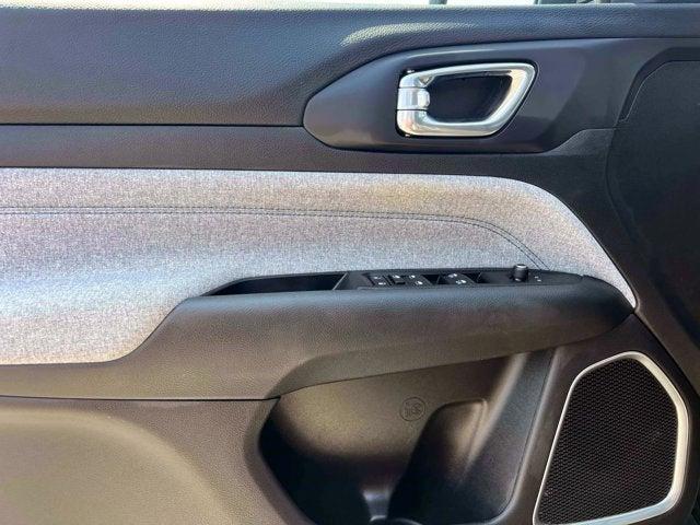 Photo of 2022 Black Jeep Compass