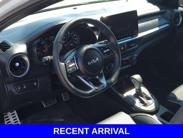 Photo of 2023 Snow White Pearl Kia Forte