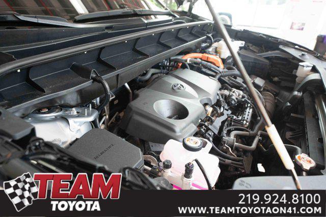 Photo of 2023 Moon Dust Toyota Highlander Hybrid