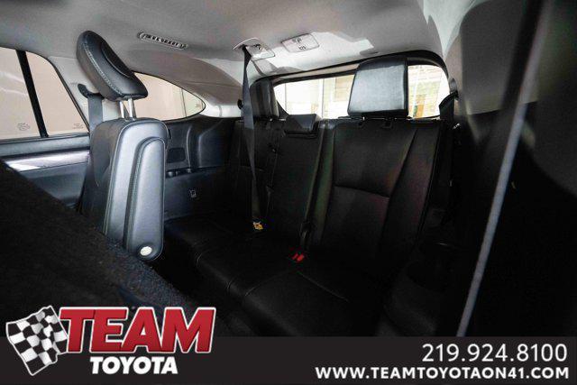 Photo of 2023 Moon Dust Toyota Highlander Hybrid