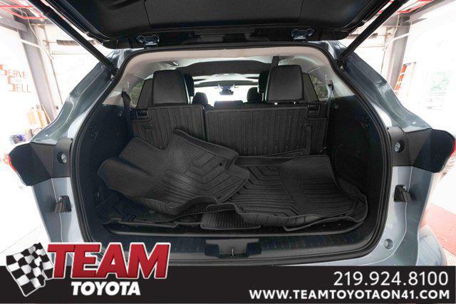 Photo of 2023 Moon Dust Toyota Highlander Hybrid