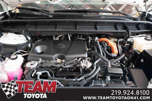 Photo of 2023 Wind Chill Pearl Toyota Highlander Hybrid