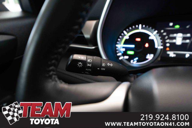Photo of 2023 Wind Chill Pearl Toyota Highlander Hybrid