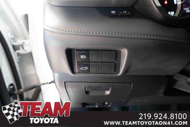 Photo of 2023 Wind Chill Pearl Toyota Highlander Hybrid