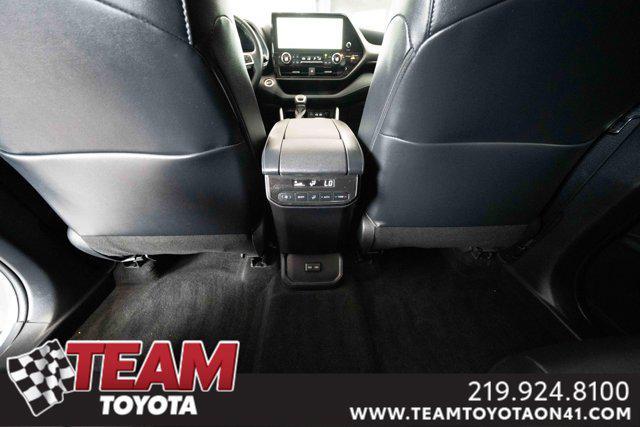 Photo of 2023 Wind Chill Pearl Toyota Highlander Hybrid