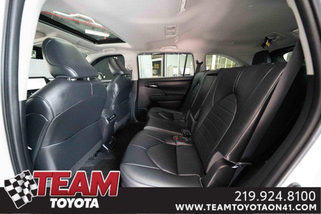 Photo of 2023 Wind Chill Pearl Toyota Highlander Hybrid